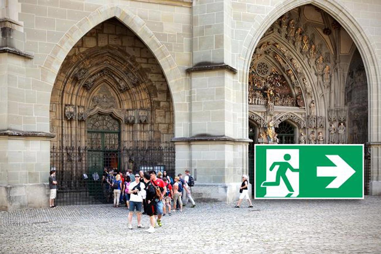 Webportale gibt's für beides: Kirchenein- und -austritt – wobei mit Letzterem auch geschäftet wird. | Foto/Montage: Nicolas Mohler/reformiert.info