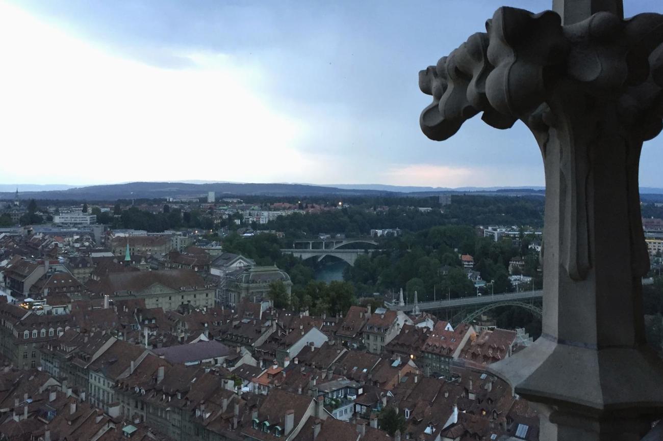 Atemberaubende Aussicht auf die Stadt und den Erdkreis.