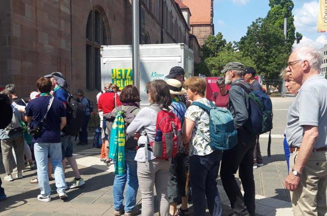 Schlangestehen am Deutschen Evangelischen Kirchentag in Nürnberg.