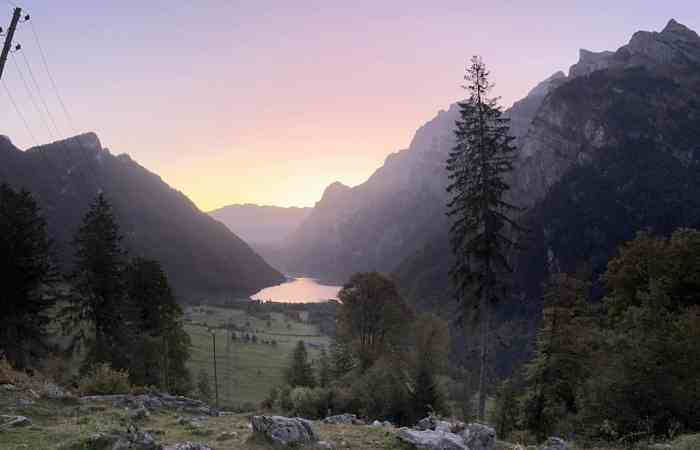 Innehalten zum Aushalten?