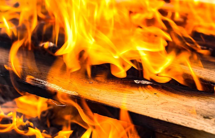 Spring nicht ins kalte Wasser - spring übers Feuer!
