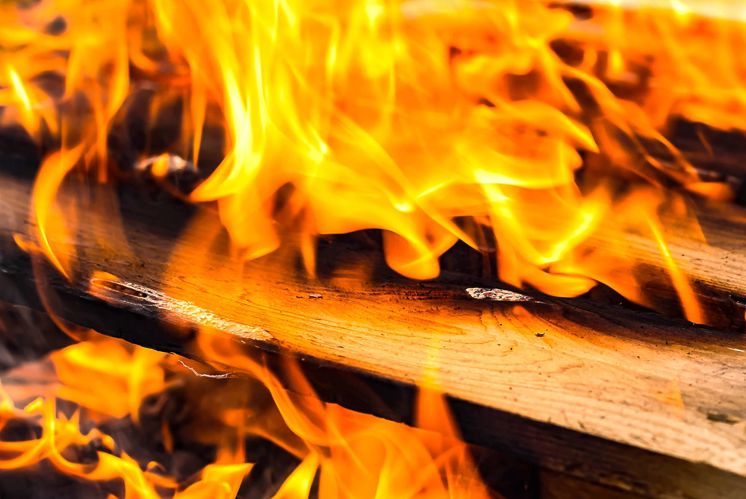 Spring nicht ins kalte Wasser - spring übers Feuer!