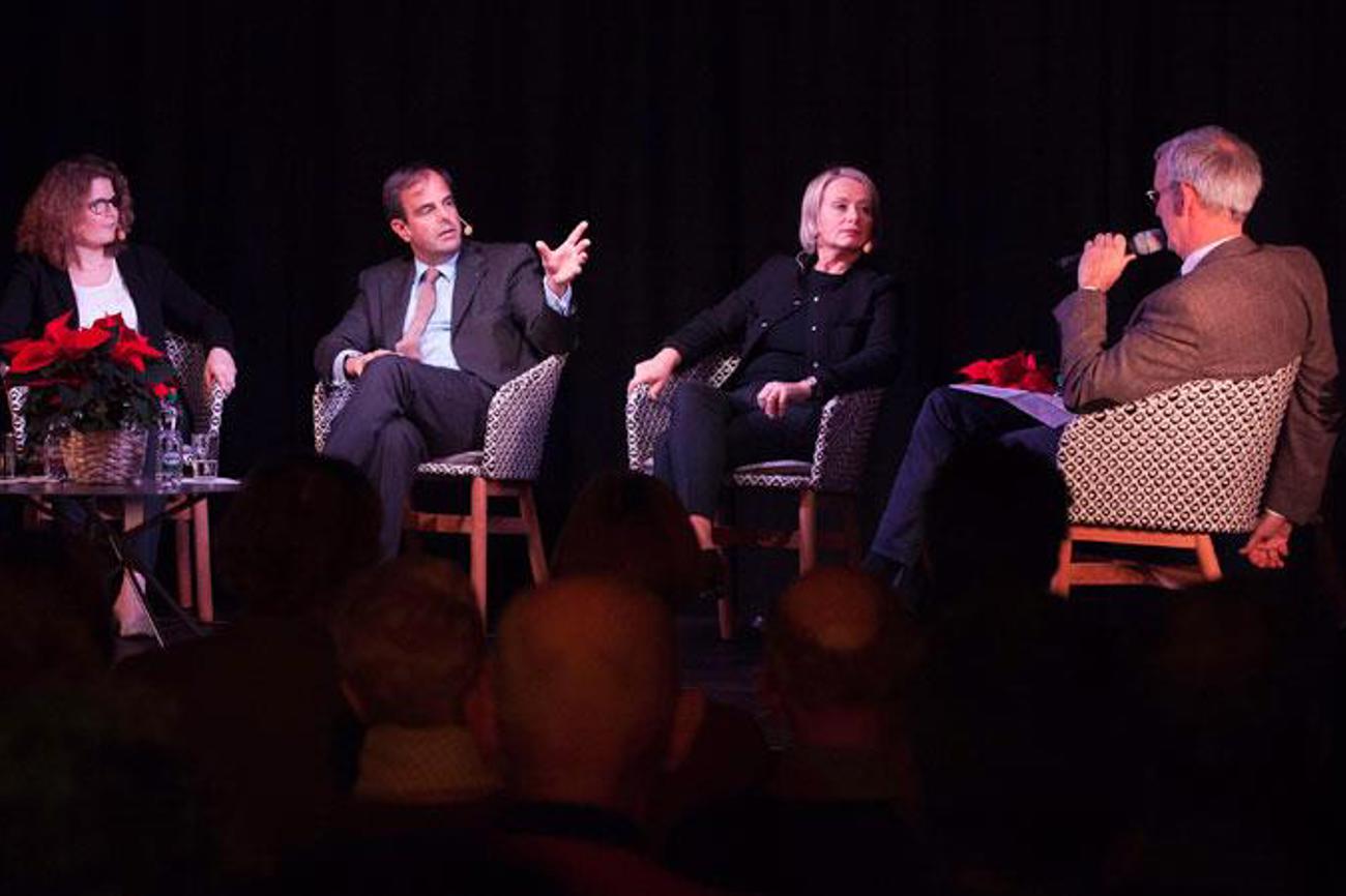 Welche Rolle spielt der Glaube und die Konfession in der Politik der CVP? Diese Frage diskutierten (von links) Brigitte Müller-Kaderli, Präsidentin CVP Baselland, Parteipräsident Gerhard Pfister und Nationalrätin Elisabeth Schneider-Schneiter mit Moderator Pfarrer Michael Bangert.|Gregor Steiger