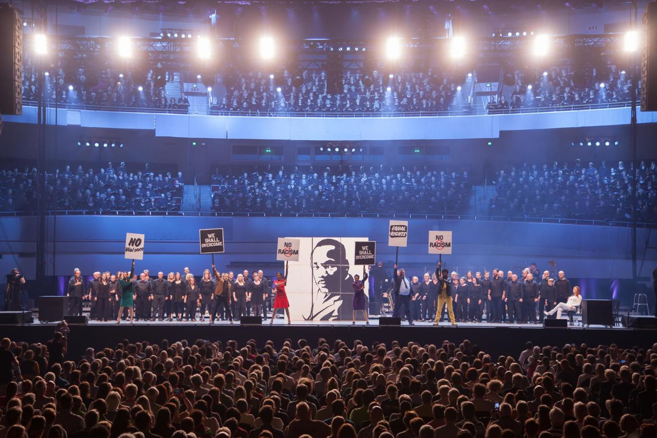 Der Bürgerrechtler und Pastor als Musicalstar: Szenen aus dem Chormusical «Martin Luther King». / Stiftung Creative Kirche
