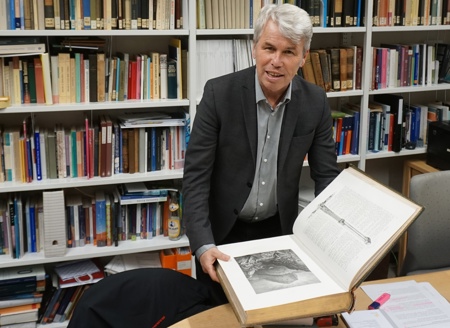 «Die Bibel hat es nicht nötig, dass man sie auf einen heiligen Sockel stellt»