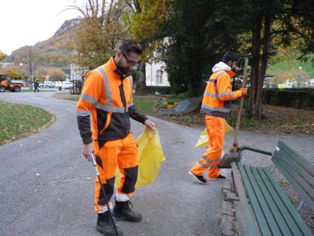 Flüchtlinge helfen, Ordnung zu schaffen