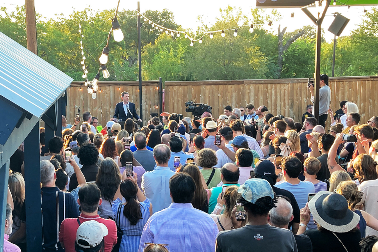 Gilt als Vorzeigepolitiker des progressiven Christentums in den USA: James Talarico bei einer Wahlkampfveranstaltung. Er hat Anfang März die demokratischen Vorwahlen in Texas gewonnen. | Foto: H. Michael Karshis/Flickr/cc by 4.0