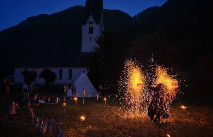 Ein Jubiläum mit Kirchentheater und Feuershow