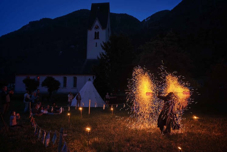 Ein Jubiläum mit Kirchentheater und Feuershow