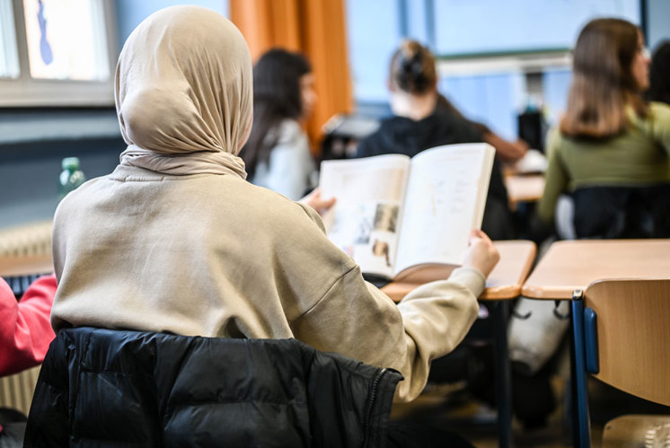 Kopftuchverbot: Schutz oder Bevormundung?