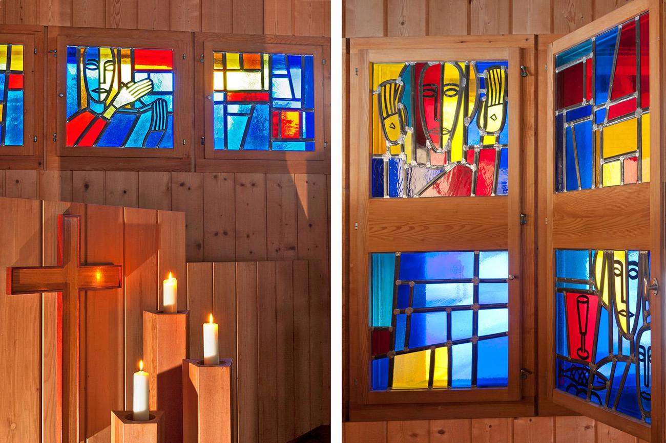 Leuchtende Bleiglasfenster von Christian Oehler in der Kirche Klöntal.
Bilder Urs Heer