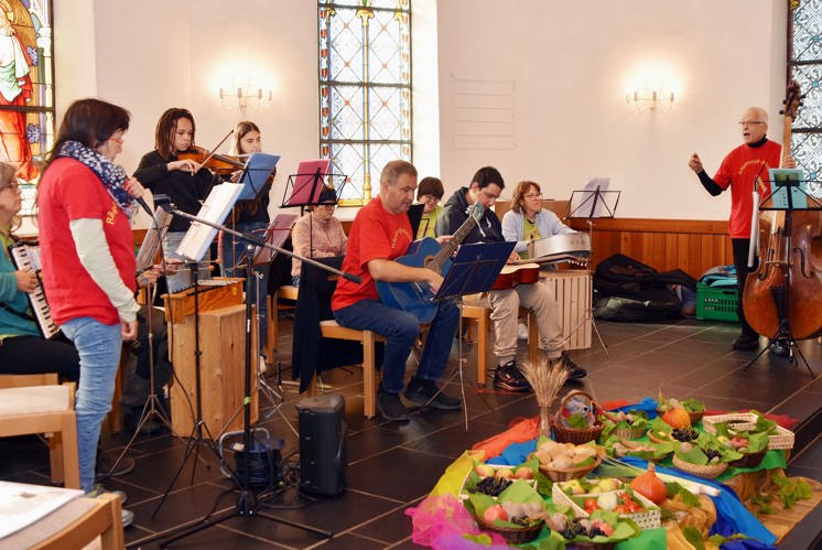 Kirchenmusik mal anders: Rägäbogä-Bänd und Folk-Rock