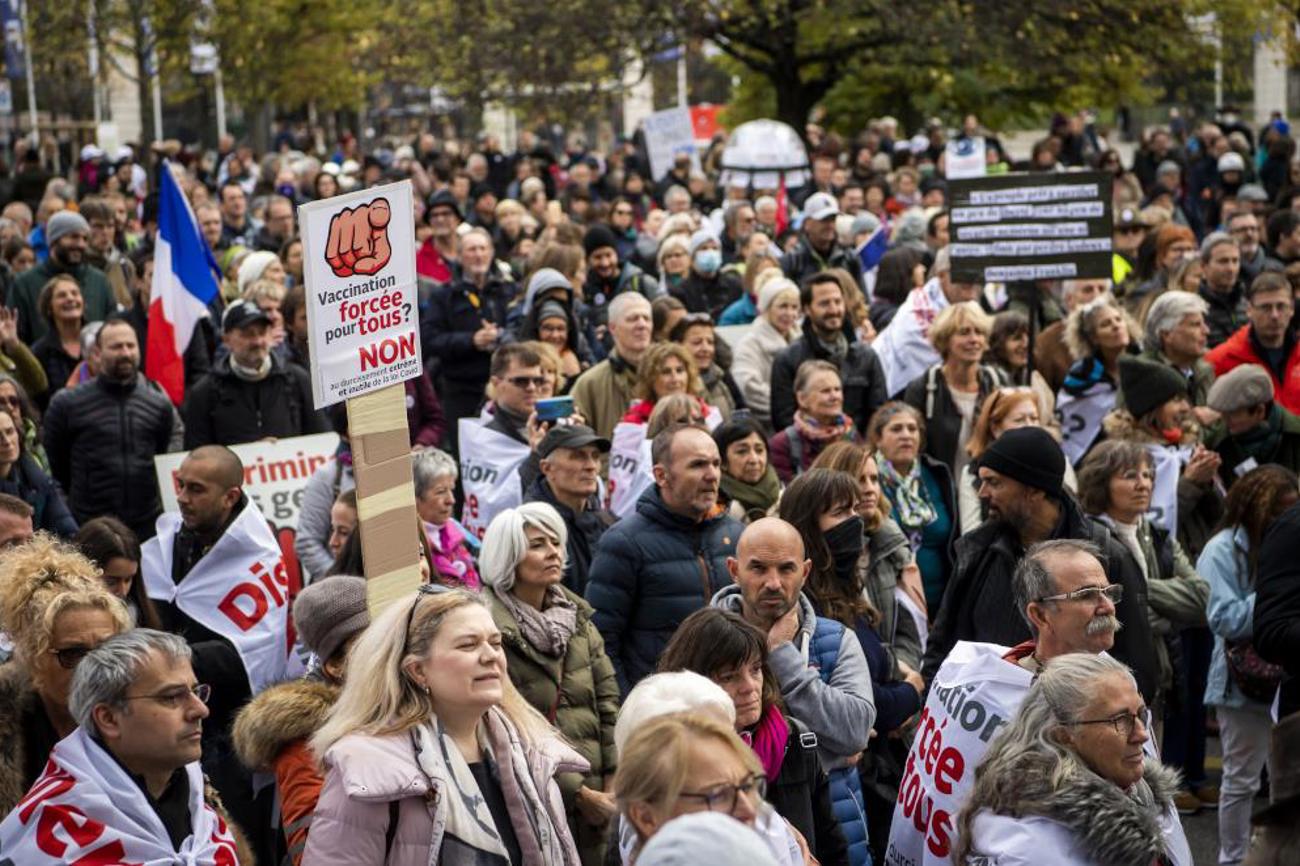 Demonstration gegen Corona-Massnahmen in Genf im November 2021. |Keystone/Jean-Christophe Bott