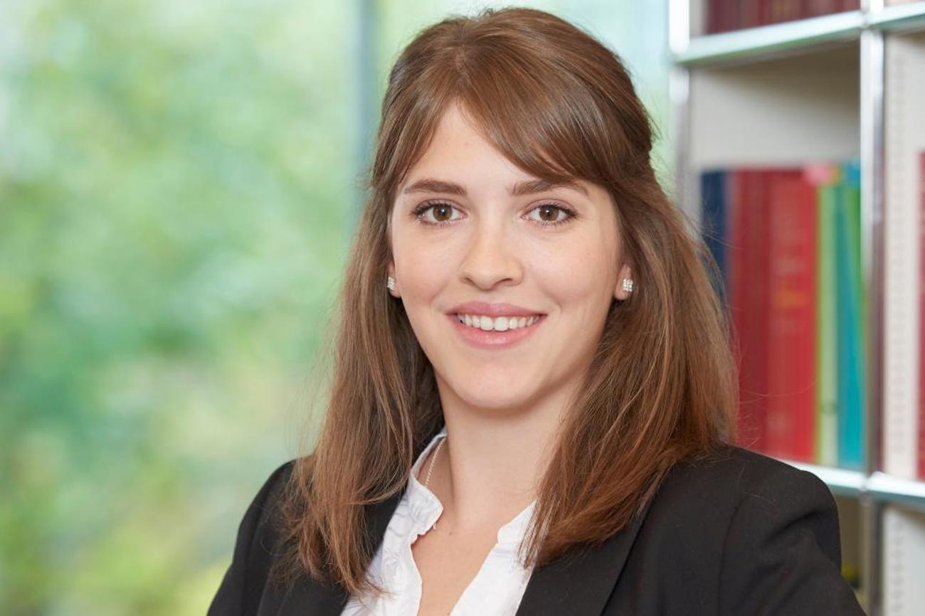 Isabel Altmann hat für ihre Masterarbeit den Theologie-Fakultätspreis 2022 der Universität Basel erhalten.