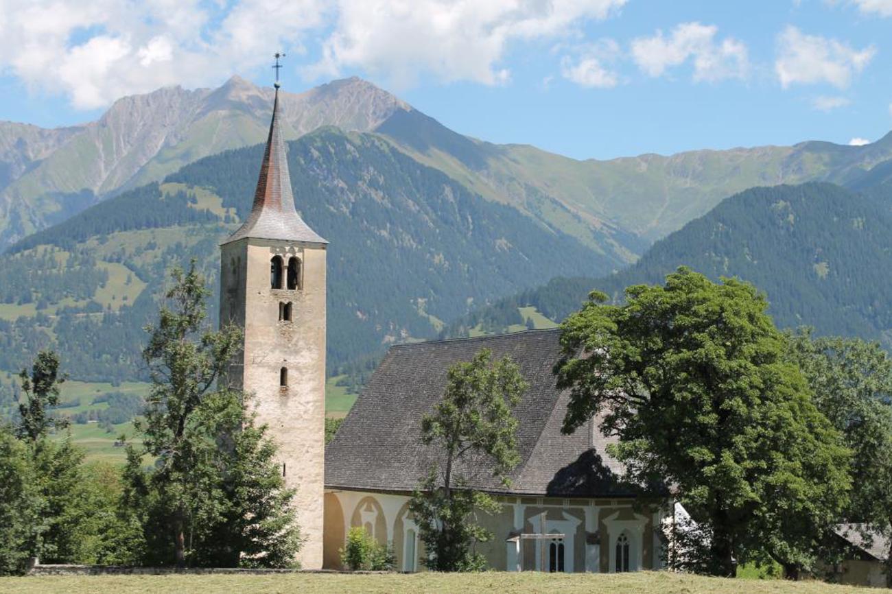 Die Pfarrkirche Pleif ist seit Urzeiten das geistige Zentrum des Val Lumnezia.