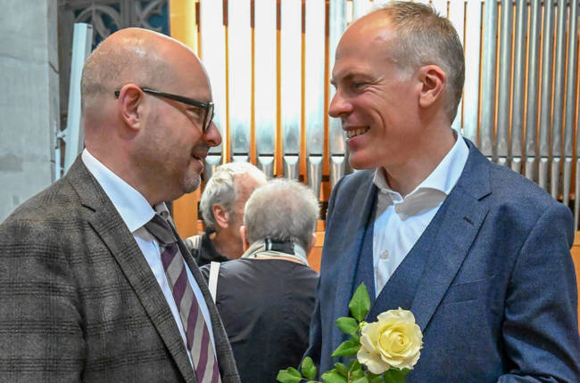 Die wichtigsten beiden Personen des Projekts: Idee und Konzept stammen von Organist Bernhard Ruchti (r.) und Simon Hebeisen (Orgelbau Goll). Foto: Klaus Stadler Die wichtigsten beiden Personen des Projekts: Idee und Konzept stammen von Organist Bernhard Ruchti (r.) und Simon Hebeisen (Orgelbau Goll). Foto: Klaus Stadler