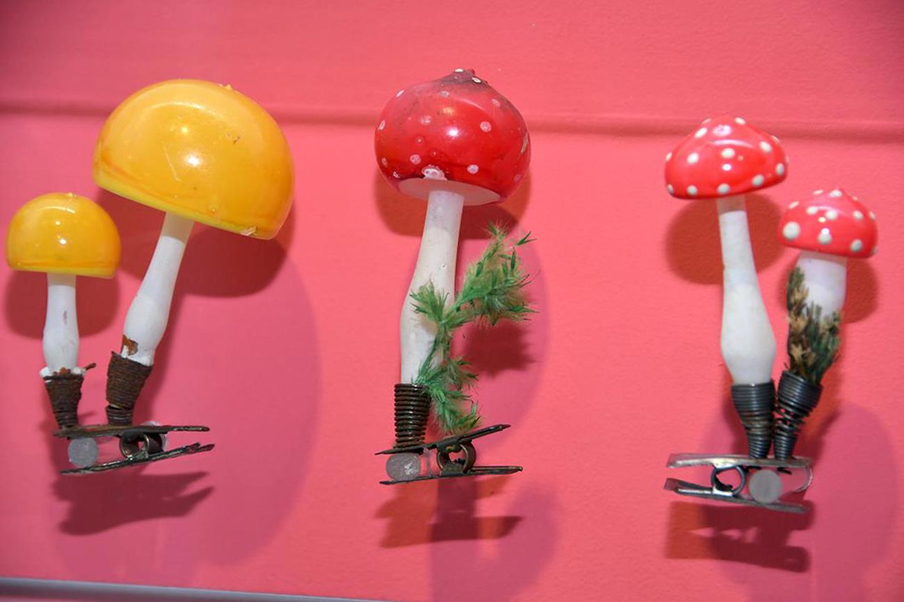 Die bunten Pilze gaben dem grünen Tannenbaum seit den 1920er-Jahren Farbe. | meka
