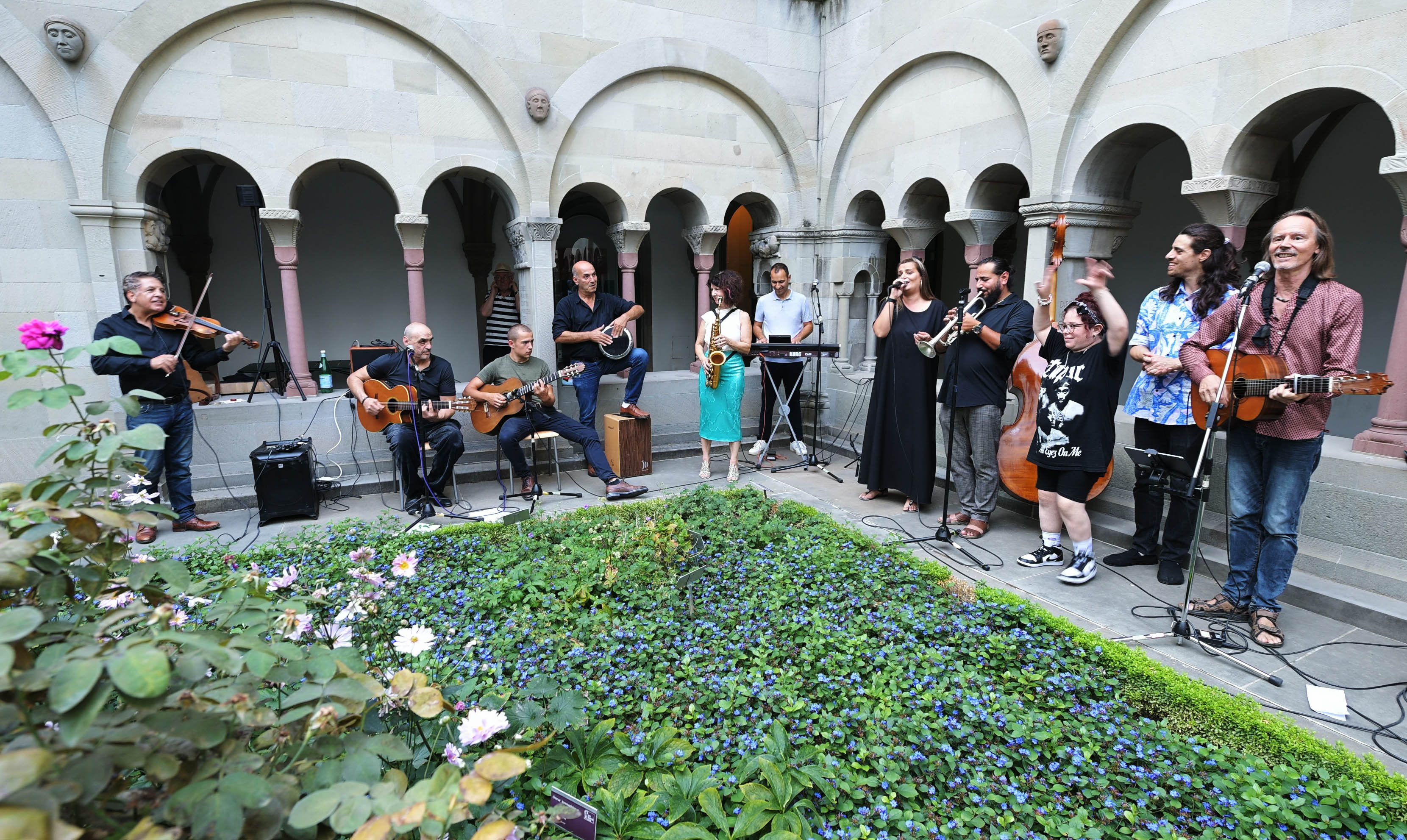 Rosen Grossmünster Zürich Bildcredit Bettina Humm