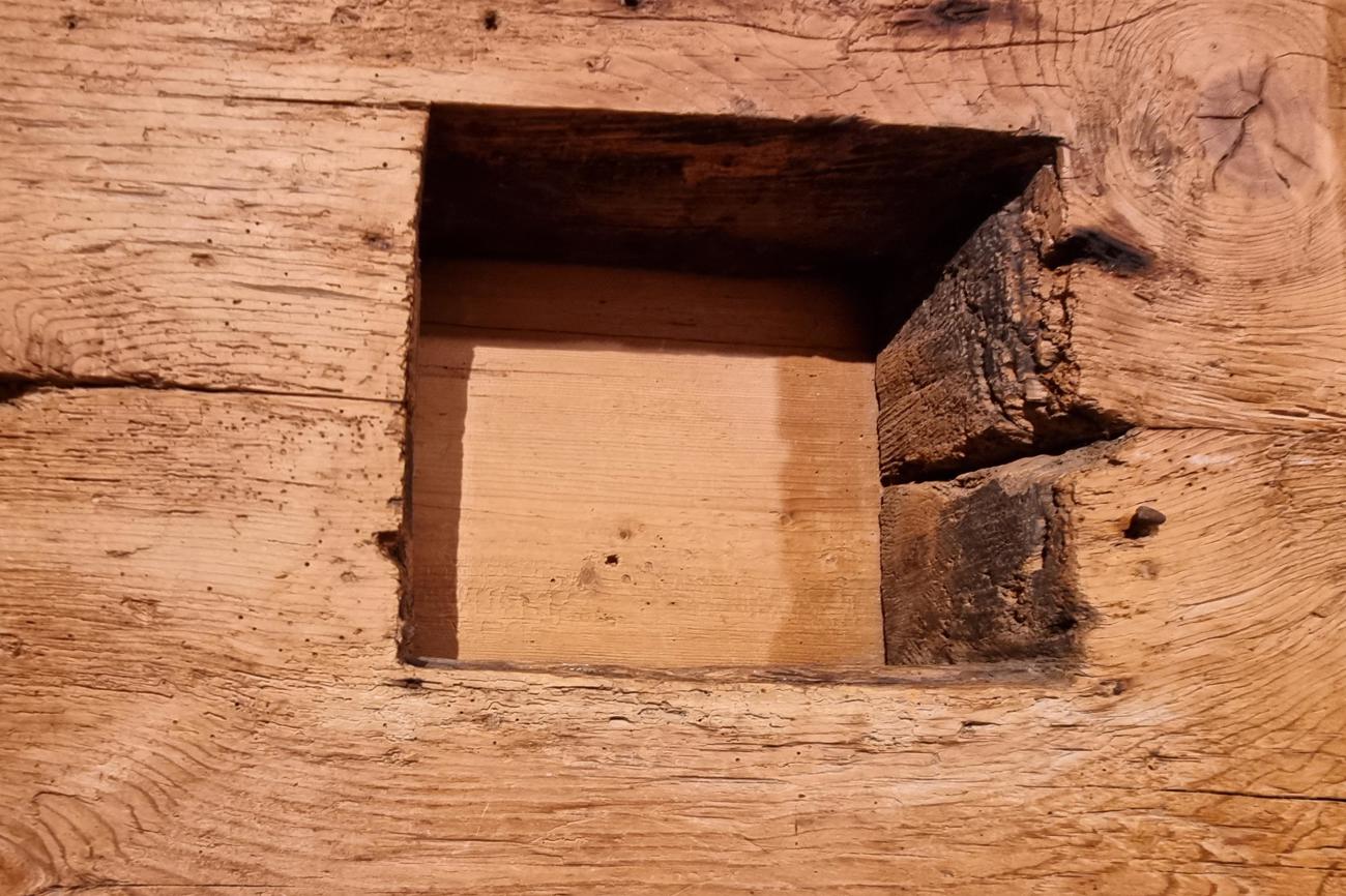 Durch das Pestfenster wurden die Kranken mit Nahrung versorgt. | Foto: aks