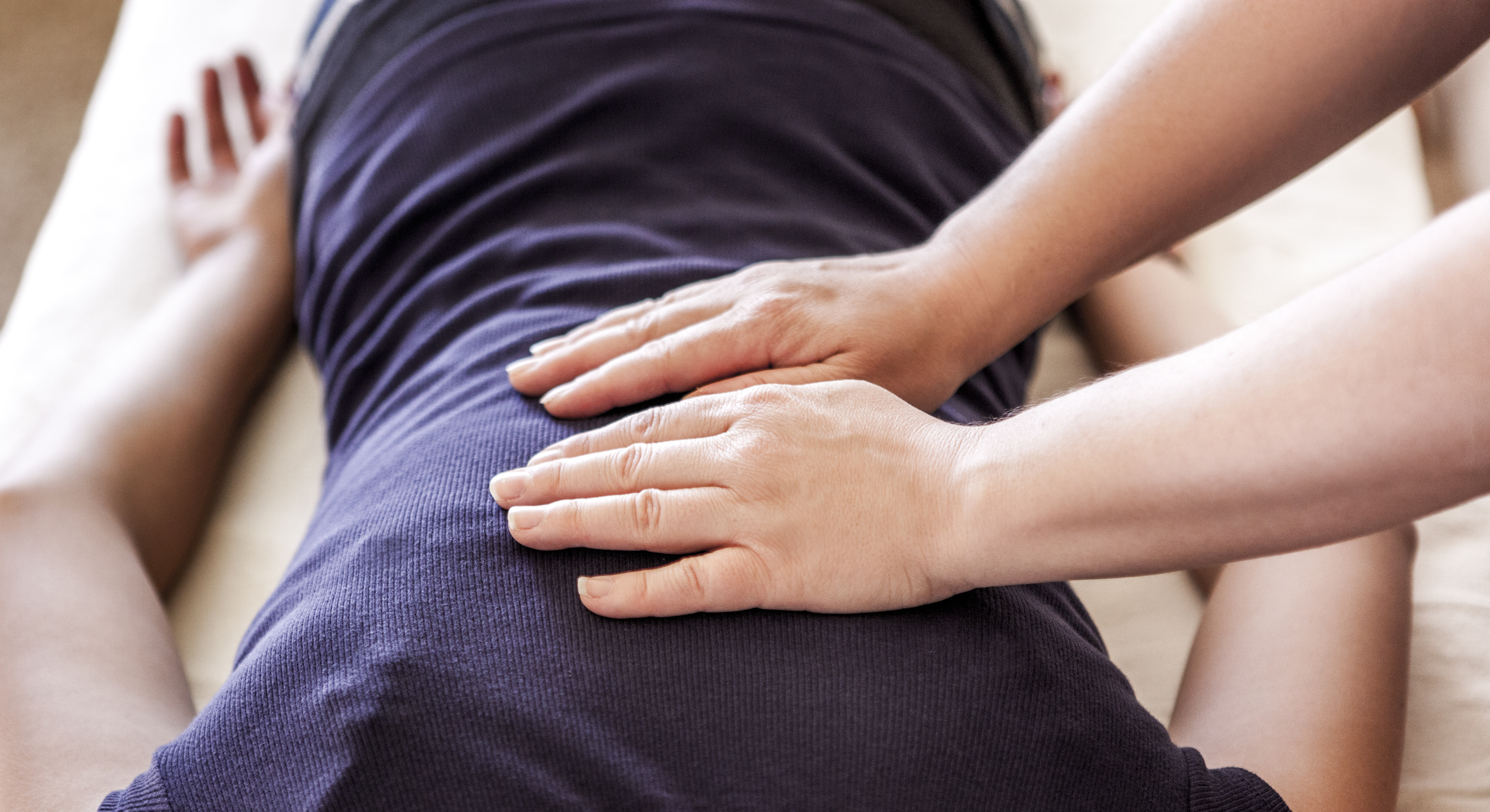 iStock-181860844_Haende_Handauflegen.jpg (4)