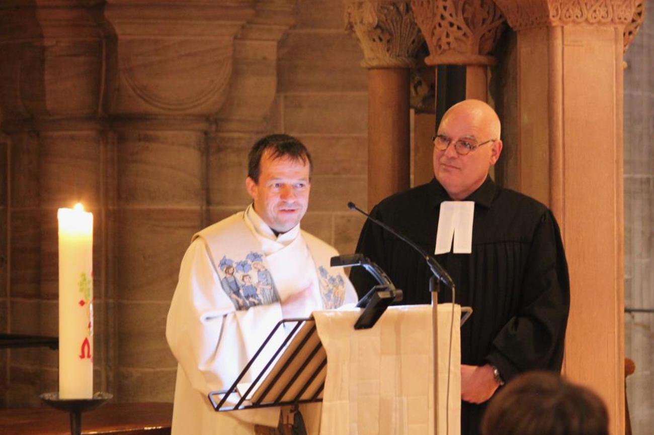 Münsterpfarrer Lukas Kundert (rechts) und Stefan Kemmler, Pfarrer der katholischen Kirche St. Anton in Basel: «Die Kirchen unterstützen mit dem Gebet den Protest der Schüler.»|Tilmann Zuber