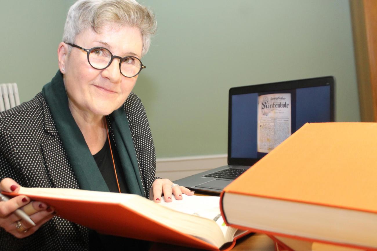 Esther Simon (Journalistin, Weinfelden) kommentiert Karl Barth: «‹Die Wirklichkeit der Religion ist das Entsetzen des Menschen vor sich selbst.› Solche Sätze wirft Karl Barth seinen Lesern hin! Ich liebe sie, weil sie so radikal sind und zum Denken zwingen.»