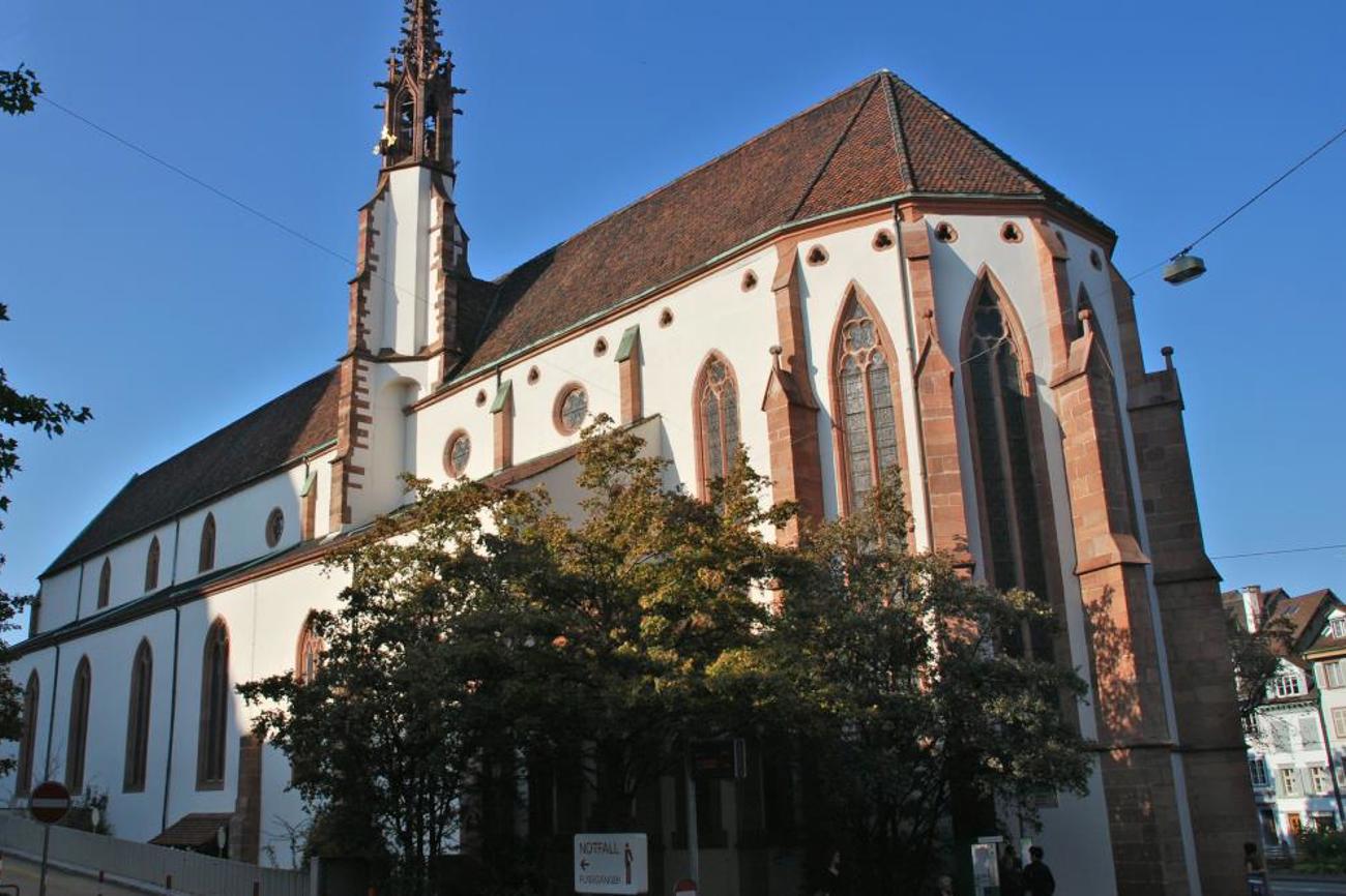 Die Predigerkirche neben dem Basler Universitätsspital wurde leergeräumt und zur Notfallaufnahme umfunktioniert. |Taxiarchos228/cc by-sa 3.0