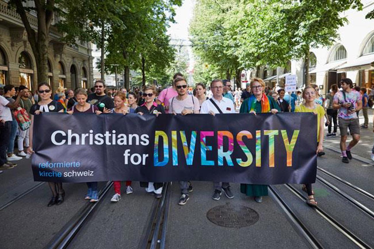Reformierte setzen sich an der Zürich Pride für die Vielfalt der sexuellen Orientierung ein.|zhrefch, Lucas Ziegler