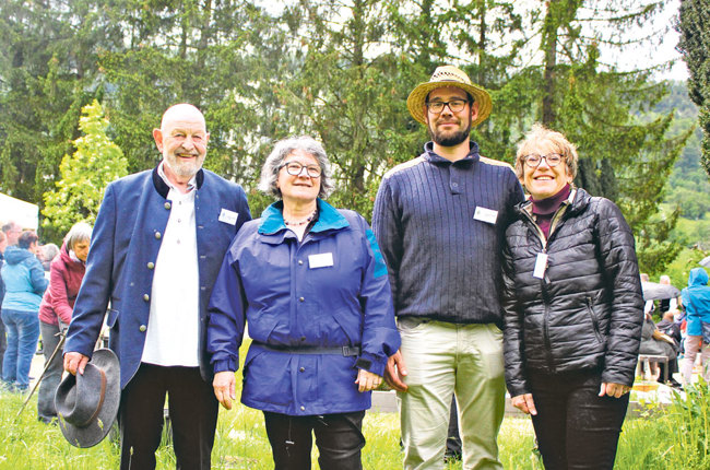Feierliche Einweihung des Religionsgartens: die Vorstandsmitglieder Markus Bill, Regula Eichelberger, Joachim Förster und Sandra Huber. | Foto: Zuber
