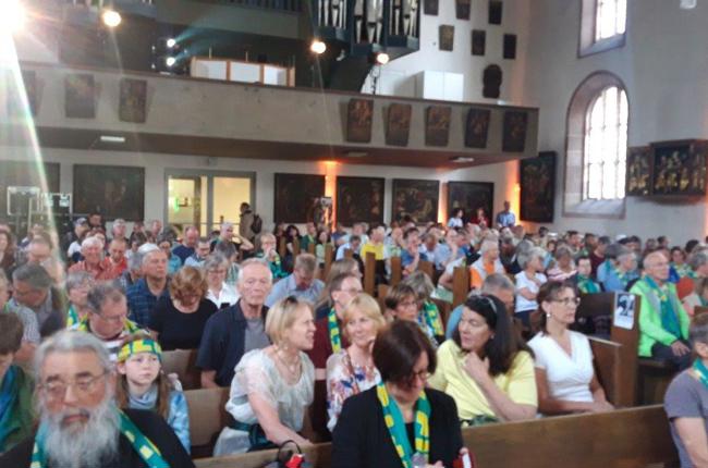 Kirche St. Jakob in Nürnberg: Alle sind schon da. Kirche St. Jakob in Nürnberg: Alle sind schon da.