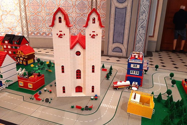 Vom Glockenstuhl bis zur Legostadt: Kirche zwischen Tradition und Erneuerung
