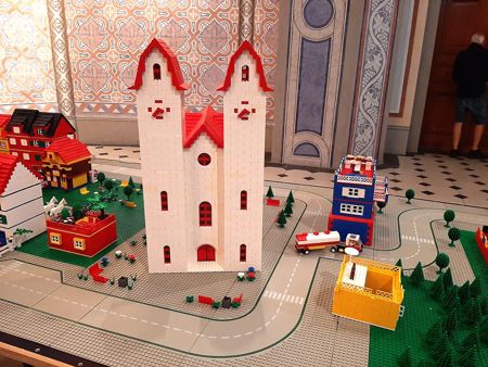 Vom Glockenstuhl bis zur Legostadt: Kirche zwischen Tradition und Erneuerung