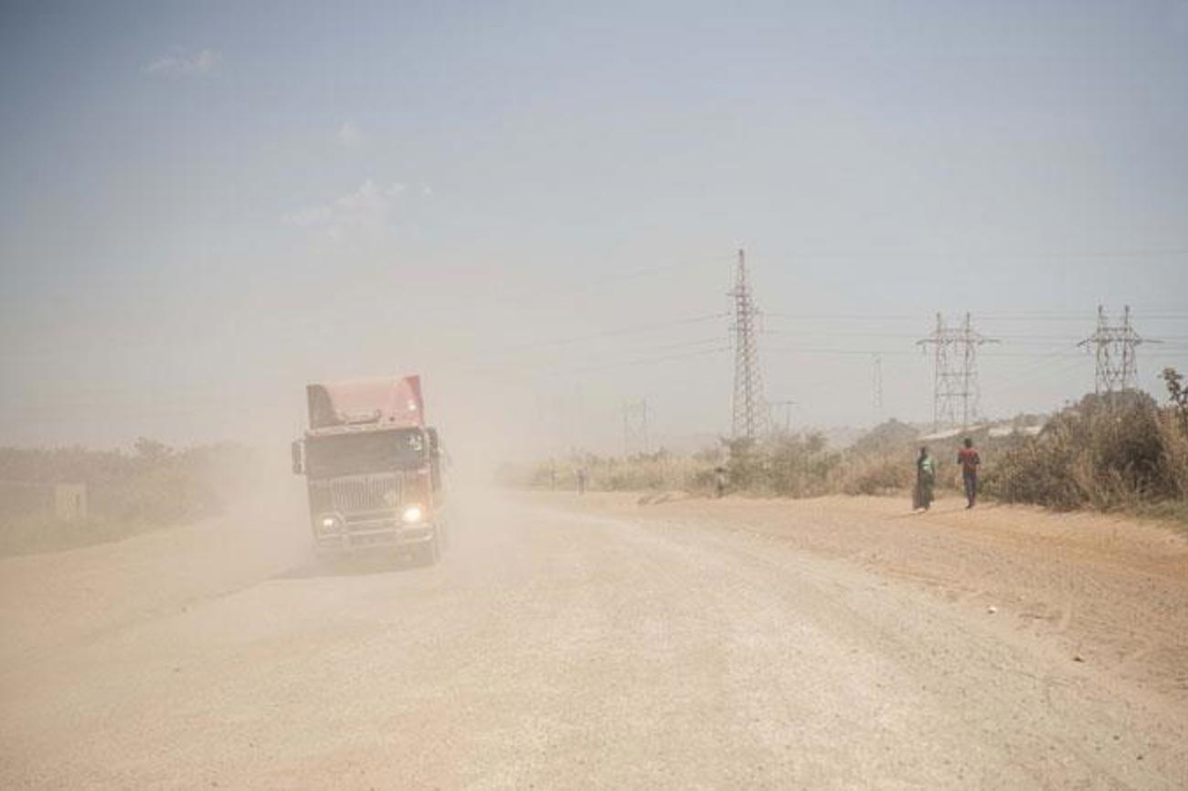 Der Transport von Kobalt und Kupfer aus den Glencore-Minen über die trockenen Strassen im Südwesten der Demokratischen Republik Kongo belastet die Luft mit Feinstaub in einer Konzentration, die bis zu zwanzigmal höher ist als der empfohlene Tagesgrenzwert.|Bfa