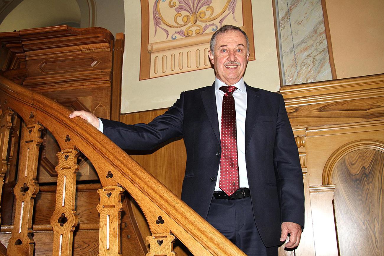 Gemeindepräsident Mathias Vögel hält am 1. Januar im Gottesdienst von Glarus Süd die Ansprache in der reformierten Kirche Mitlödi.
Bild mb.